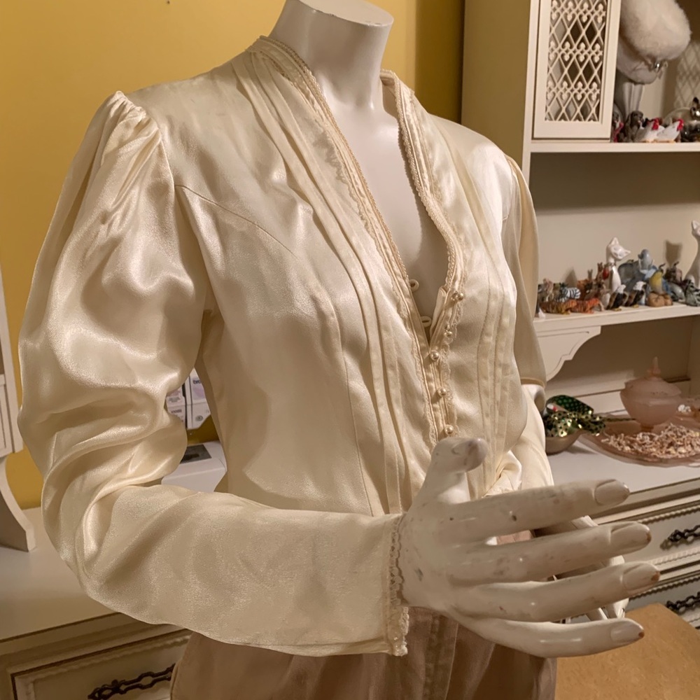 Vintage Jessica’s Gunnies ivory top.
